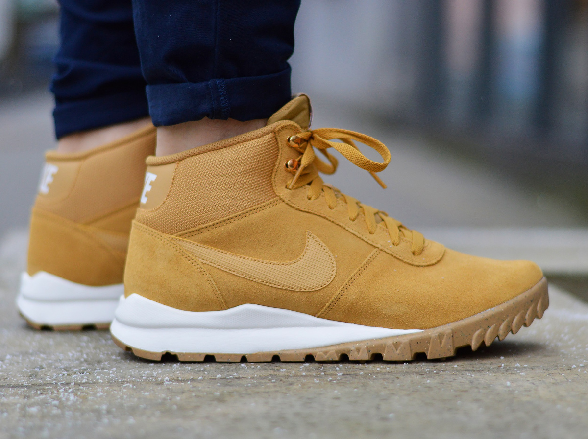 nike hoodland suede boots